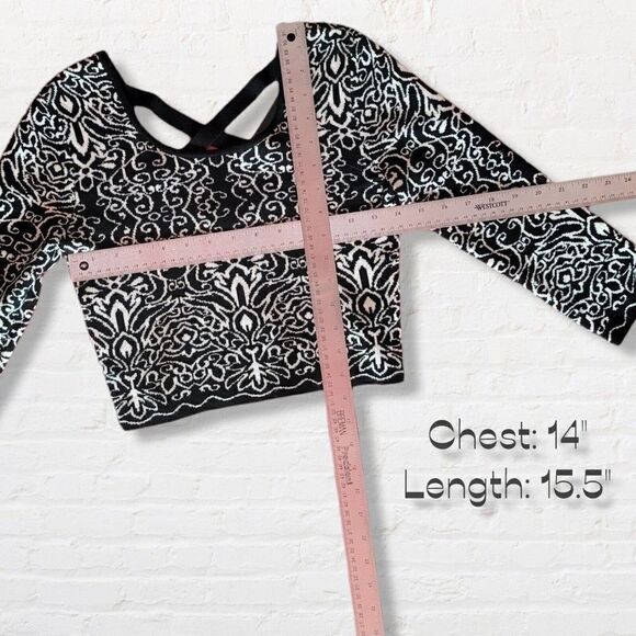 Xhilaration Crop Sweater Long Sleeve Black and White Sweater Size Small - Picture 6 of 10